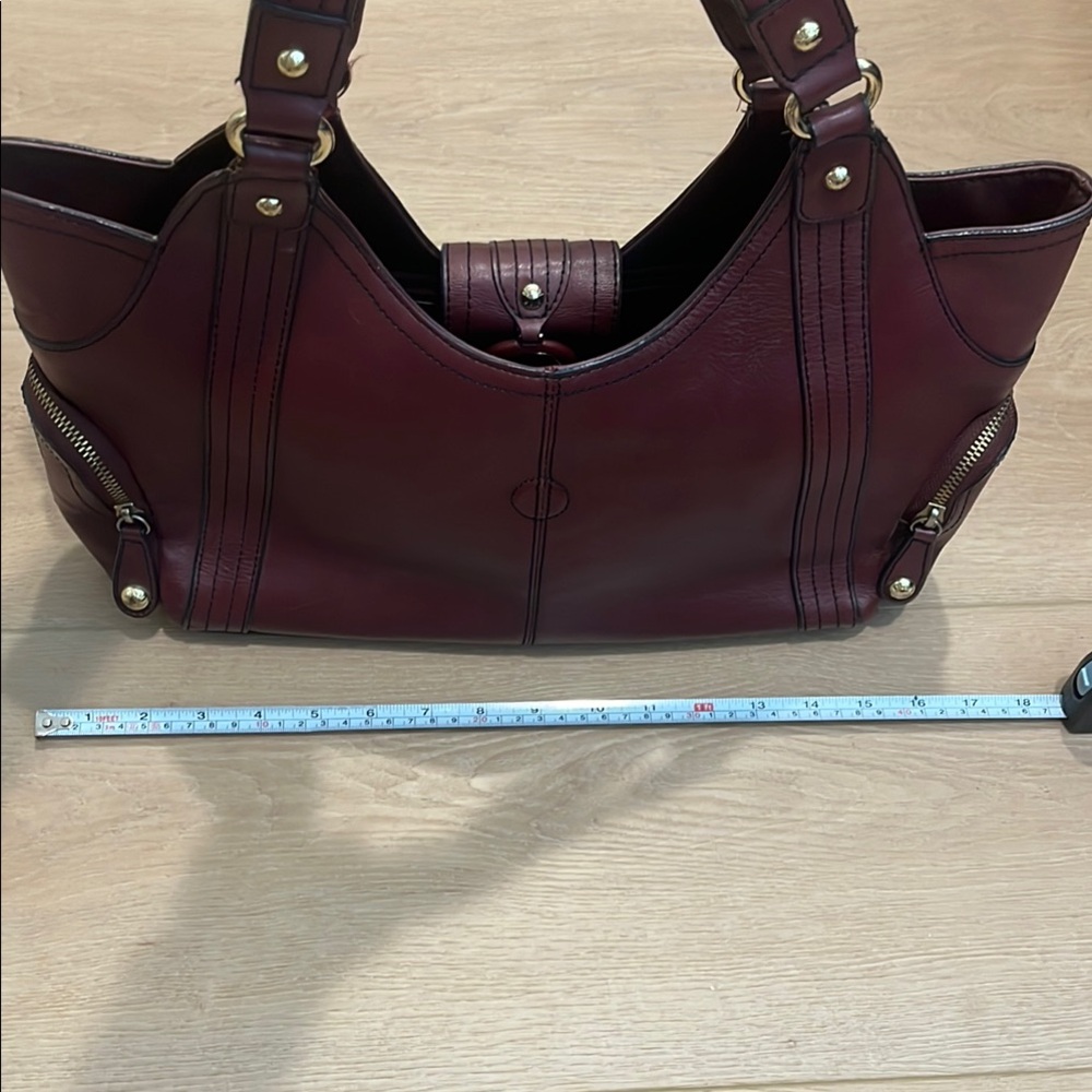 Etienne Aigner Burgundy Leather Shoulder Bag with Gold Hardware - Picture 10 of 16